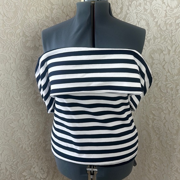 ❌SOLD❌Banana Republic Off Shoulder Top - Picture 2 of 6